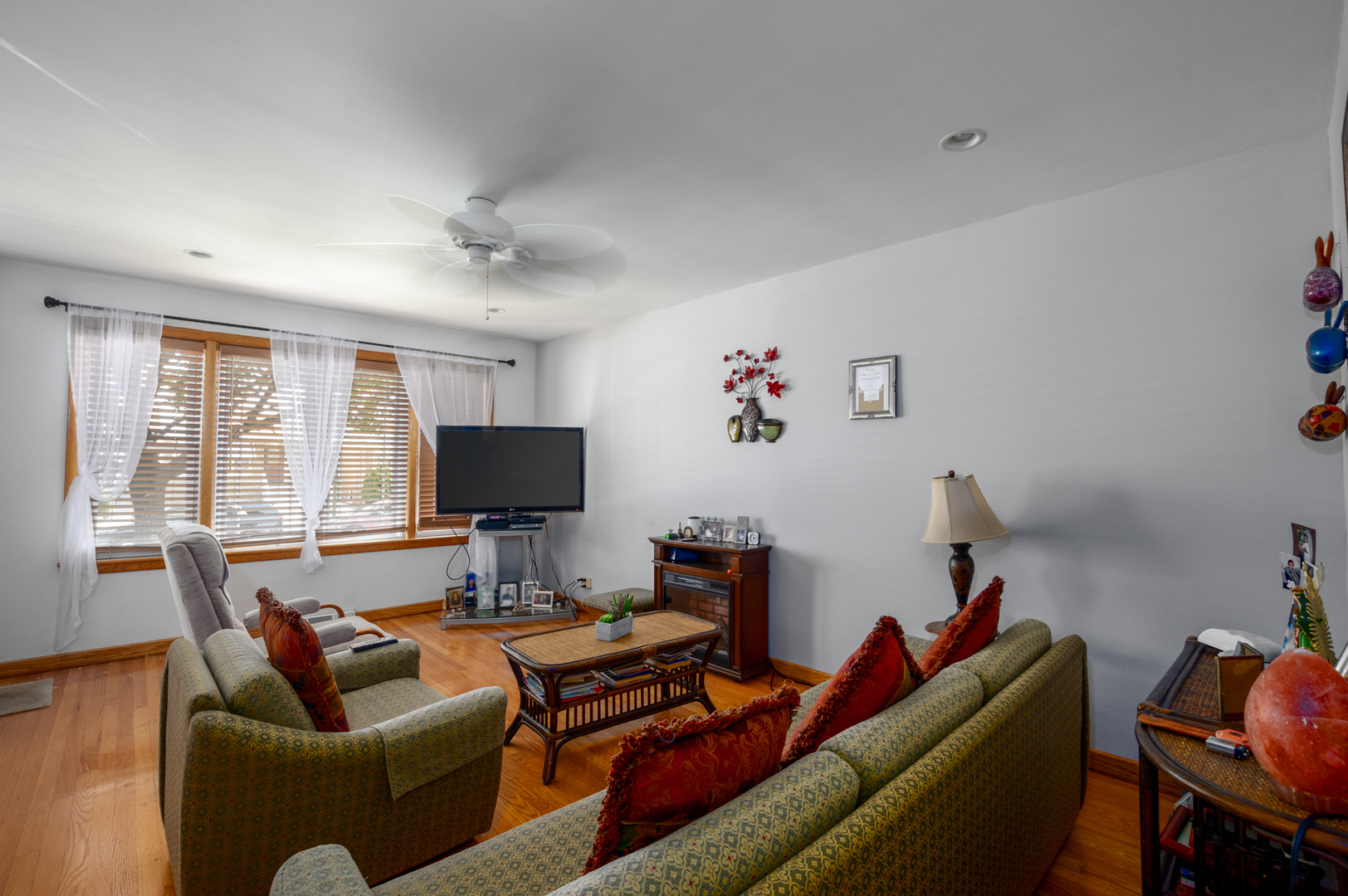 5328 South Harding Avenue Chicago, IL 60632 - Photo 5 of 26 a living room with furniture and a flat screen tv