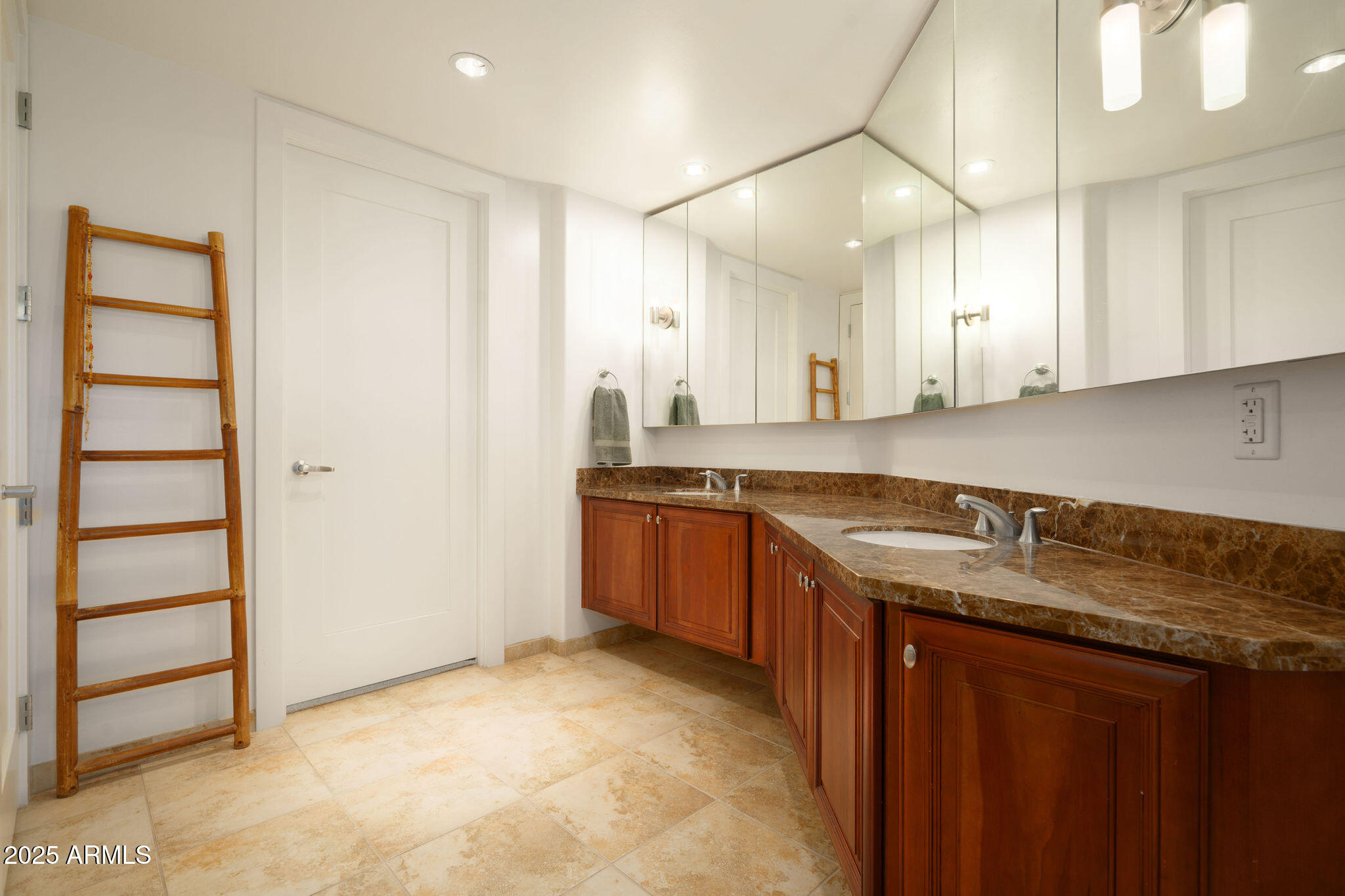 140 East Rio Salado Parkway, Unit 509 Tempe, AZ 85281 - Photo 7 of 43 a kitchen with a sink stove and cabinets