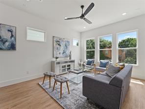 4808 Cochran Street Houston, TX 77009 - Photo 5 of 17 Spacious,open Living area