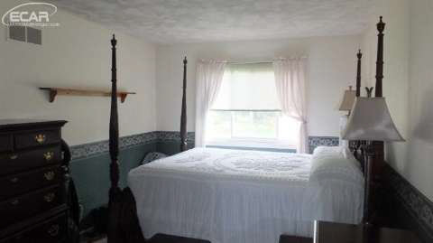 1238 Wreckenridge Road Flint, MI 48532 - Photo 14 of 36 20442590-13.JPG