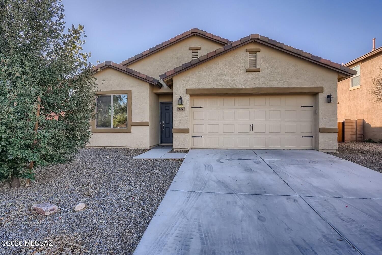 8253 West Razorbill Drive Tucson, AZ 85757 - Photo 2 of 10