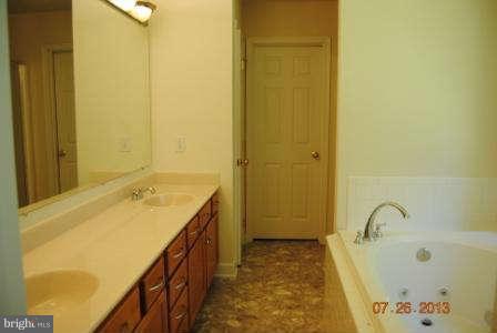 250 Freezeland Loop Road Linden, VA 22642 - Photo 17 of 29 Bath Master