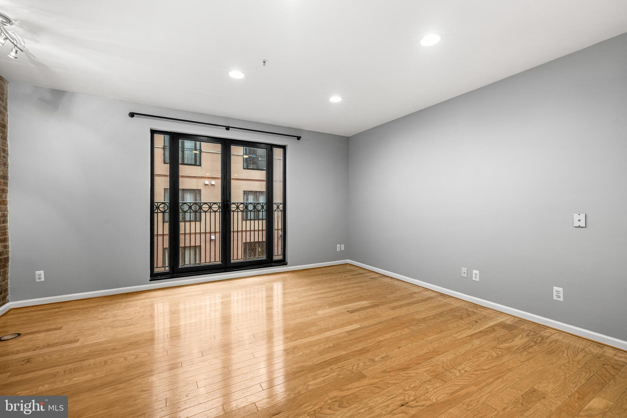 1000 Fell Street, Unit 421 Baltimore, MD 21231 - Photo 17 of 32 a view of an empty room with a window