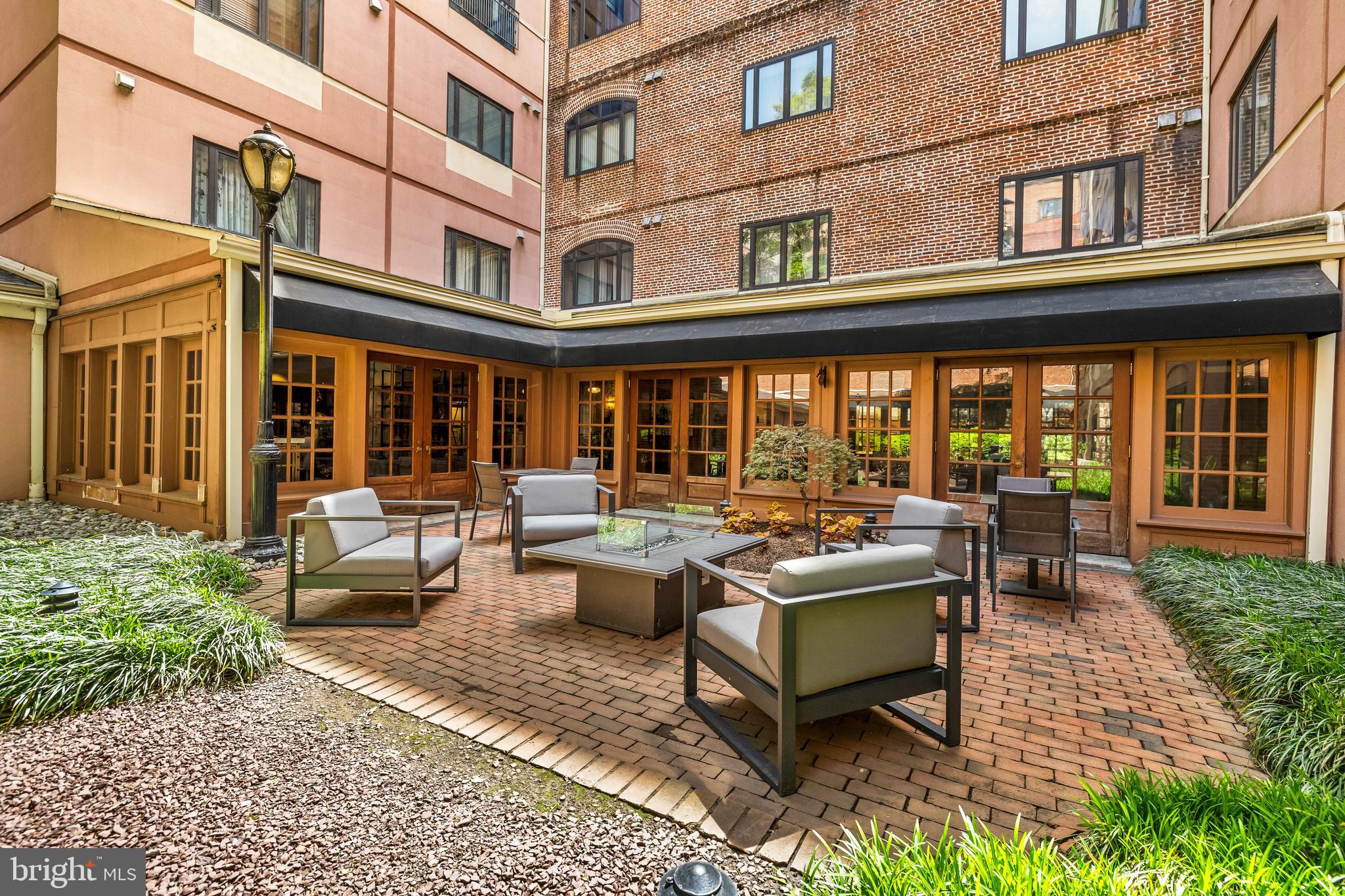 1000 Fell Street, Unit 421 Baltimore, MD 21231 - Photo 25 of 32 a backyard of a house with outdoor seating