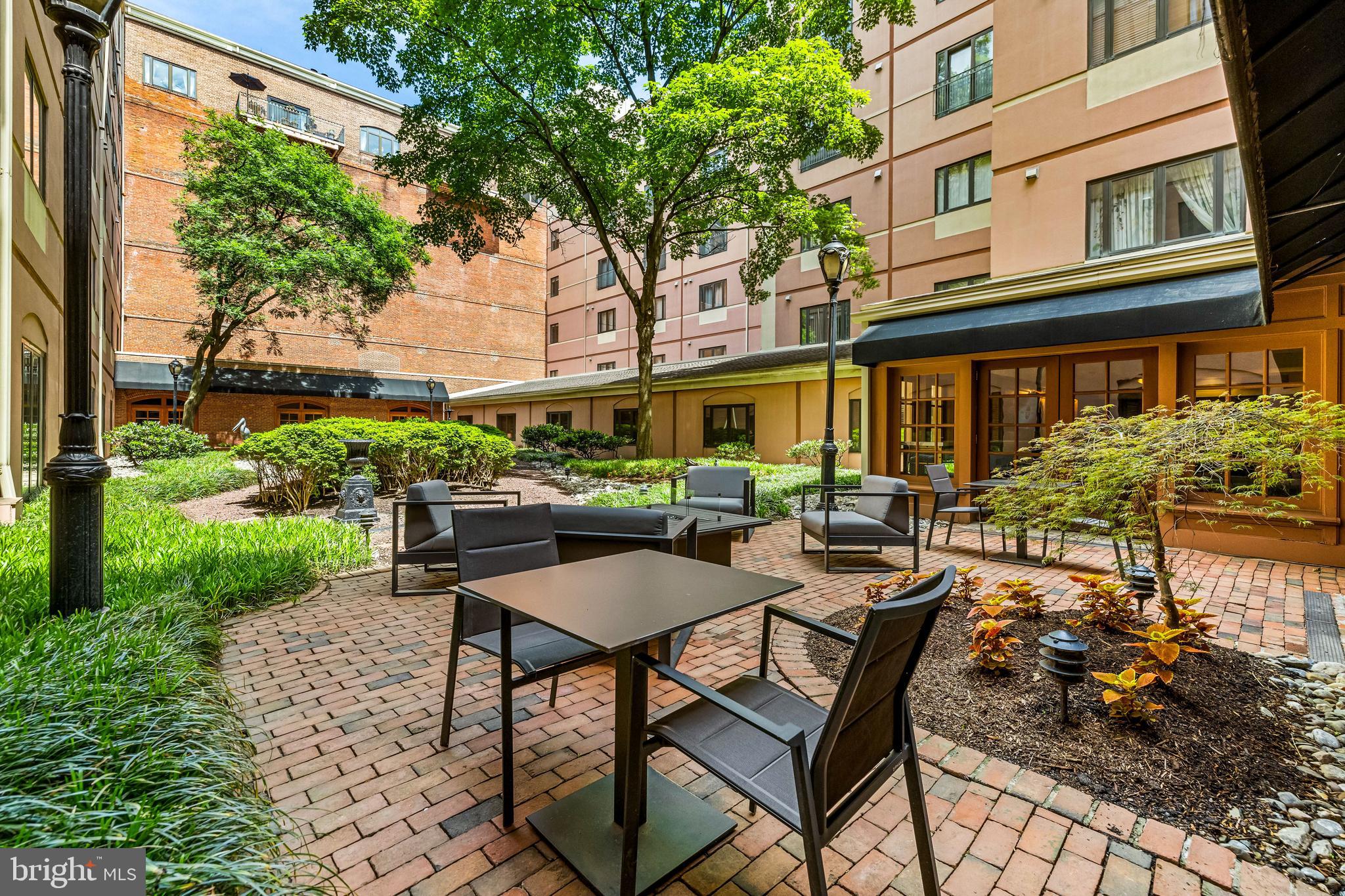 1000 Fell Street, Unit 421 Baltimore, MD 21231 - Photo 27 of 32 a view of a backyard with sitting area