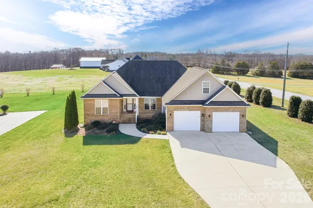 $499,999 | 884 Clear Creek Circle, Lincolnton, NC 28092