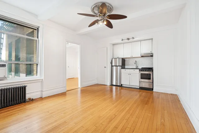$570,000 | 325 West 45th Street, Unit 820 | Hell's Kitchen