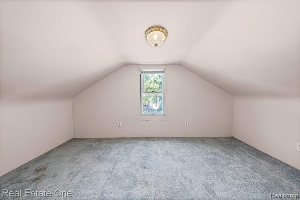 2209 Ridgemont Road Grosse Pointe Woods, MI 48236 - Photo 23 of 44