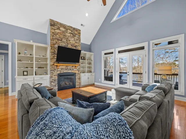 $749,900 | 475 Twin Springs Drive, Spartanburg, SC 29301