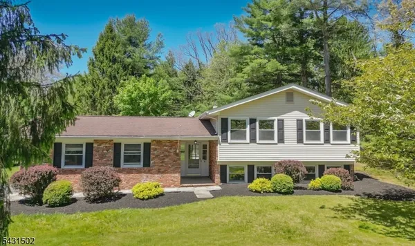 $785,000 | 8 Woodland Drive, Long Valley, NJ 07853