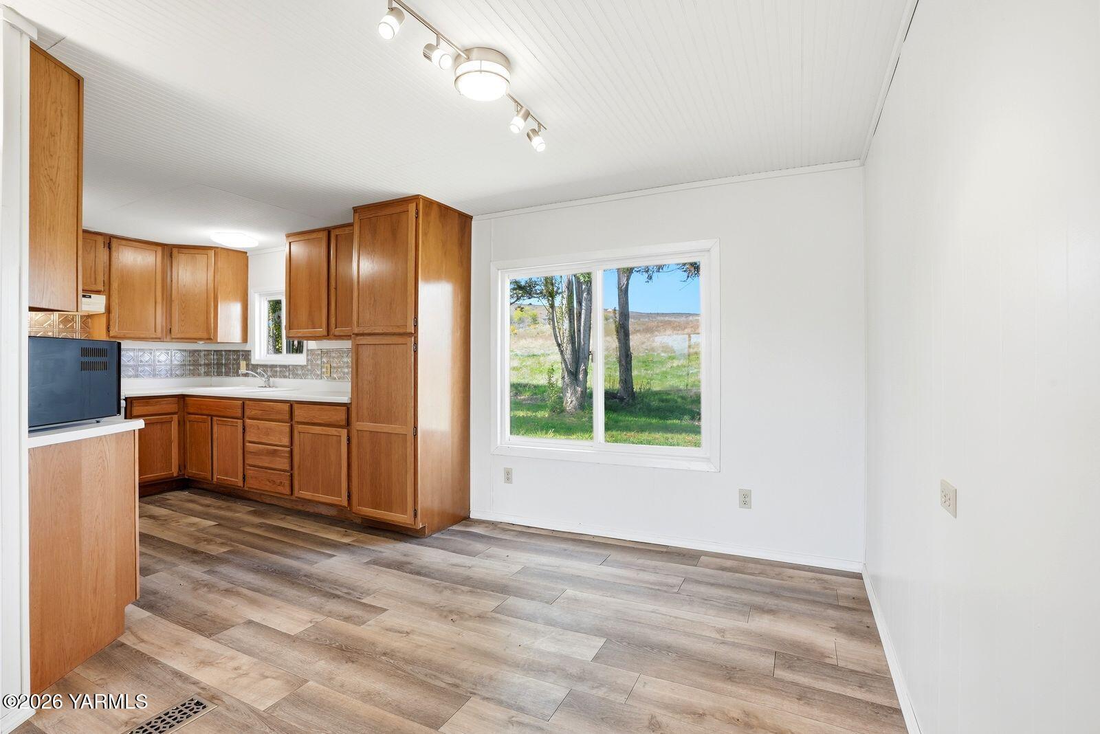13301 Marble Road Yakima, WA 98908 - Photo 7 of 29 7 -dining room