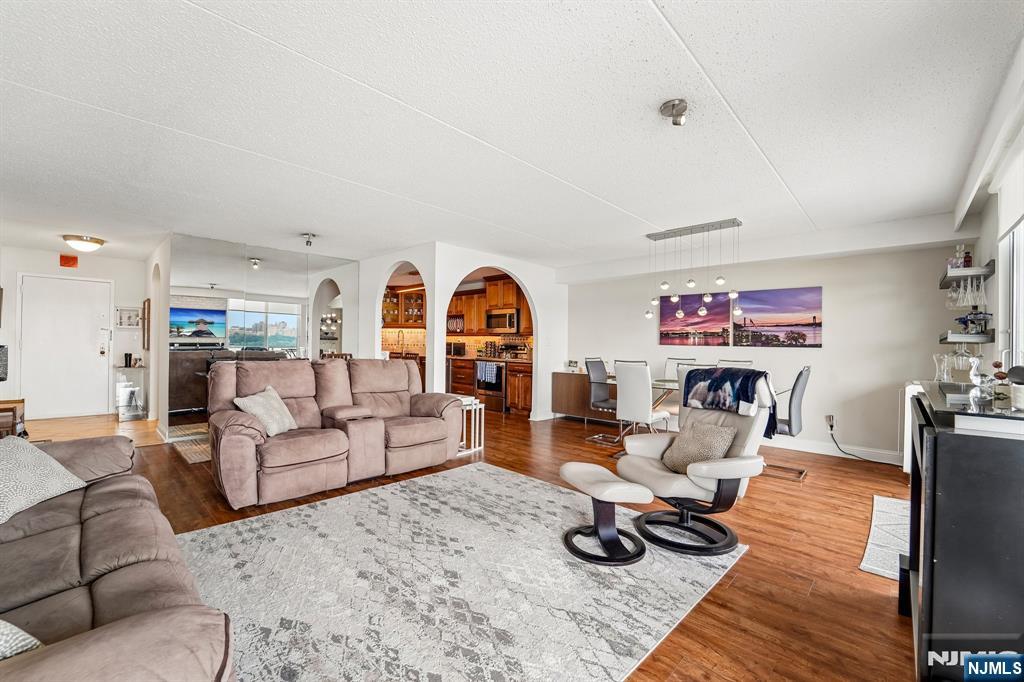 1077 River Road, Unit 903 Edgewater, NJ 07020 - Photo 4 of 37
