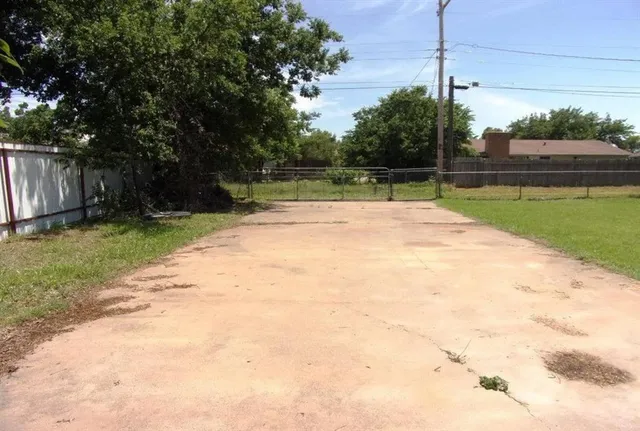 $79,900 | 2620 Crescent Drive, Vernon, TX 76384
