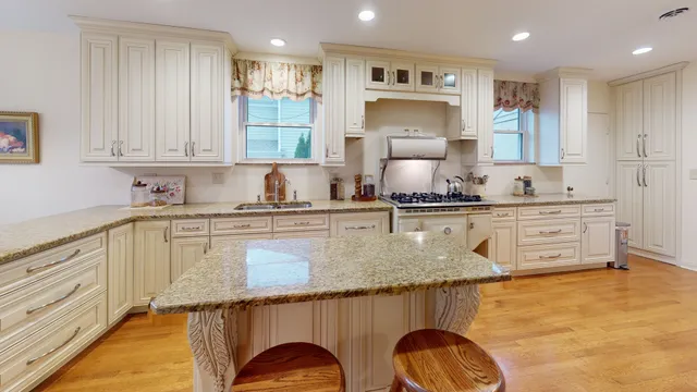 $769,500 | 315 East Union Avenue, Wheaton, IL 60187