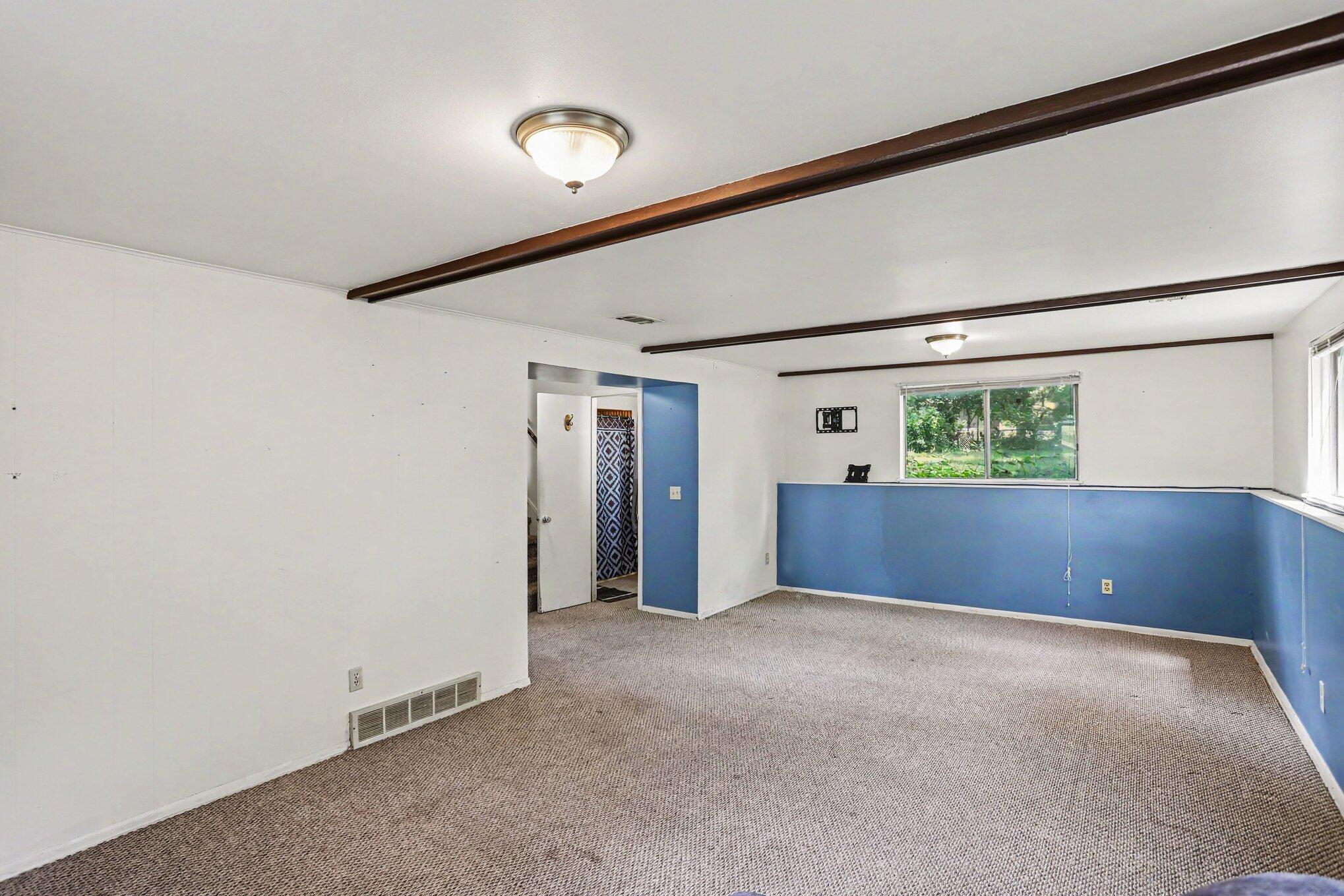 16 Oak Grove Road Springfield, MI 49037 - Photo 15 of 28 010_file_8370