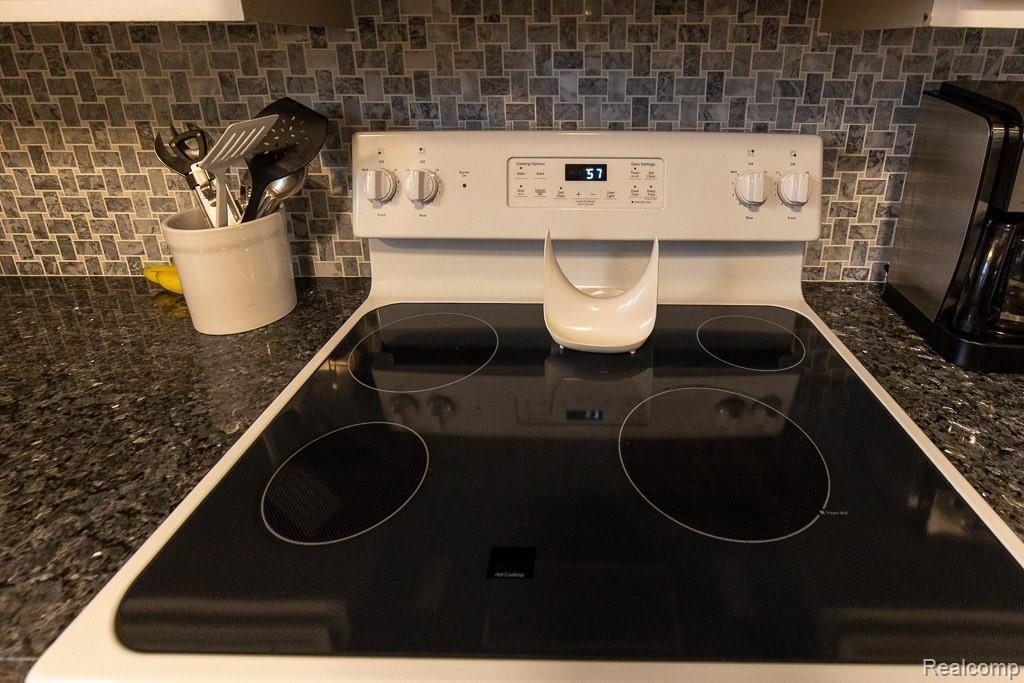 31775 Ridgeside Drive, Unit 22 Farmington Hills, MI 48334 - Photo 9 of 44