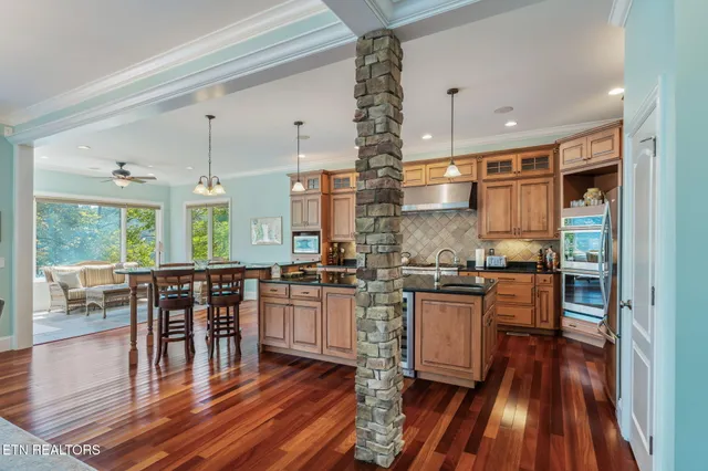 $1,999,000 | 455 South Shorewood Lane, Caryville, TN 37714