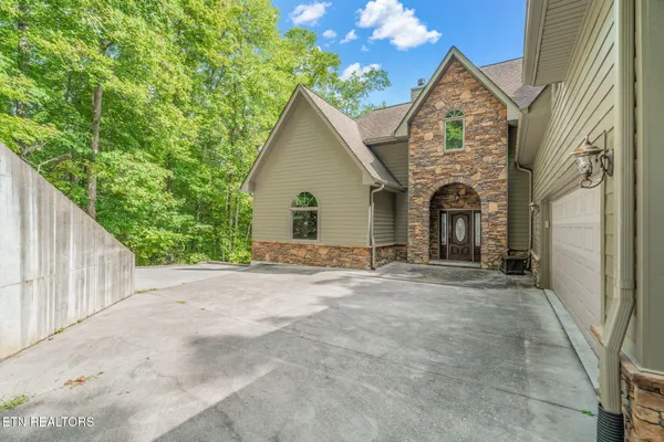 $1,999,000 | 455 South Shorewood Lane, Caryville, TN 37714