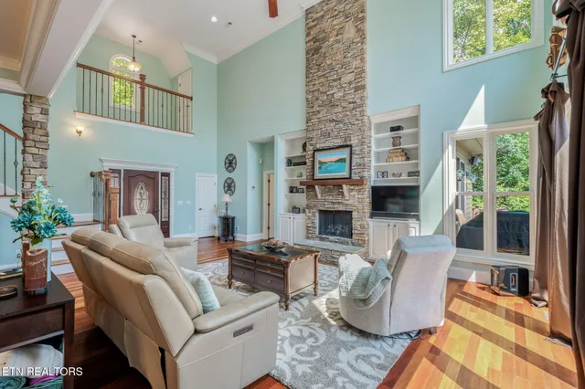 $1,999,000 | 455 South Shorewood Lane, Caryville, TN 37714