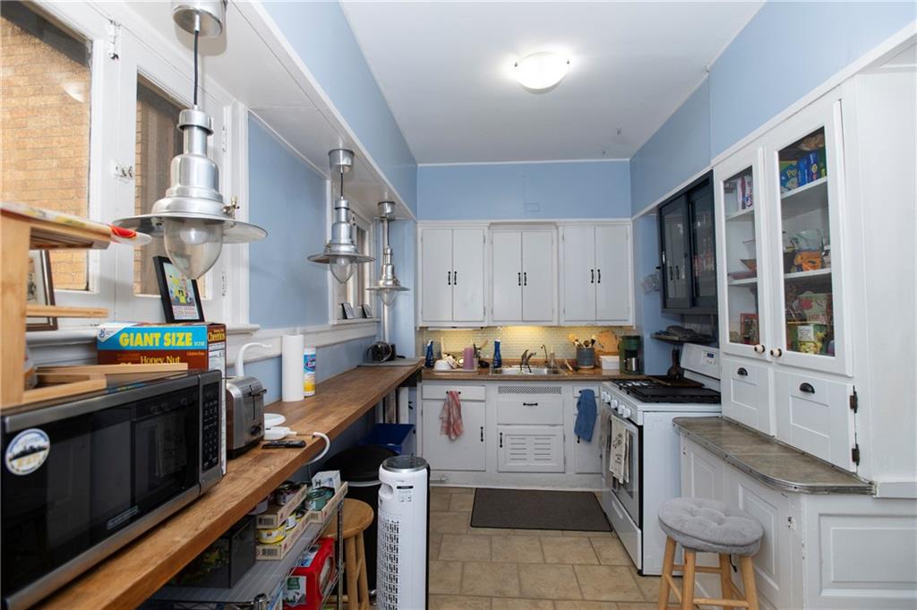 411 Hampton Street Pittsburgh, PA 15221 - Photo 22 of 42 Unit 2 Kitchen