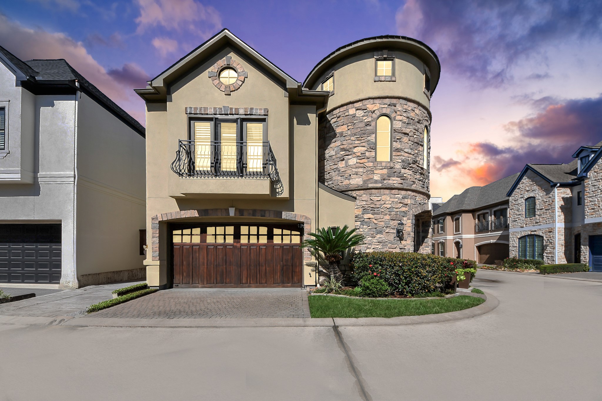 6302 Hermann Lake Drive Houston, TX 77021 - Photo 2 of 50 Can you imagine arriving home each evening to a residence that feels this special?