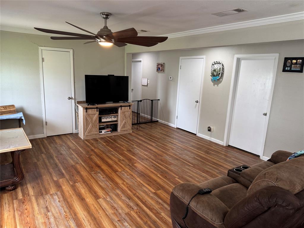 1020 Southeast 10th Street Cooper, TX 75432 - Photo 5 of 11 a living room with furniture and a flat screen tv