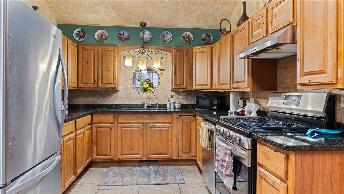S5280 Lewison Road Viroqua, WI 54665 - Photo 7 of 49 Kitchen