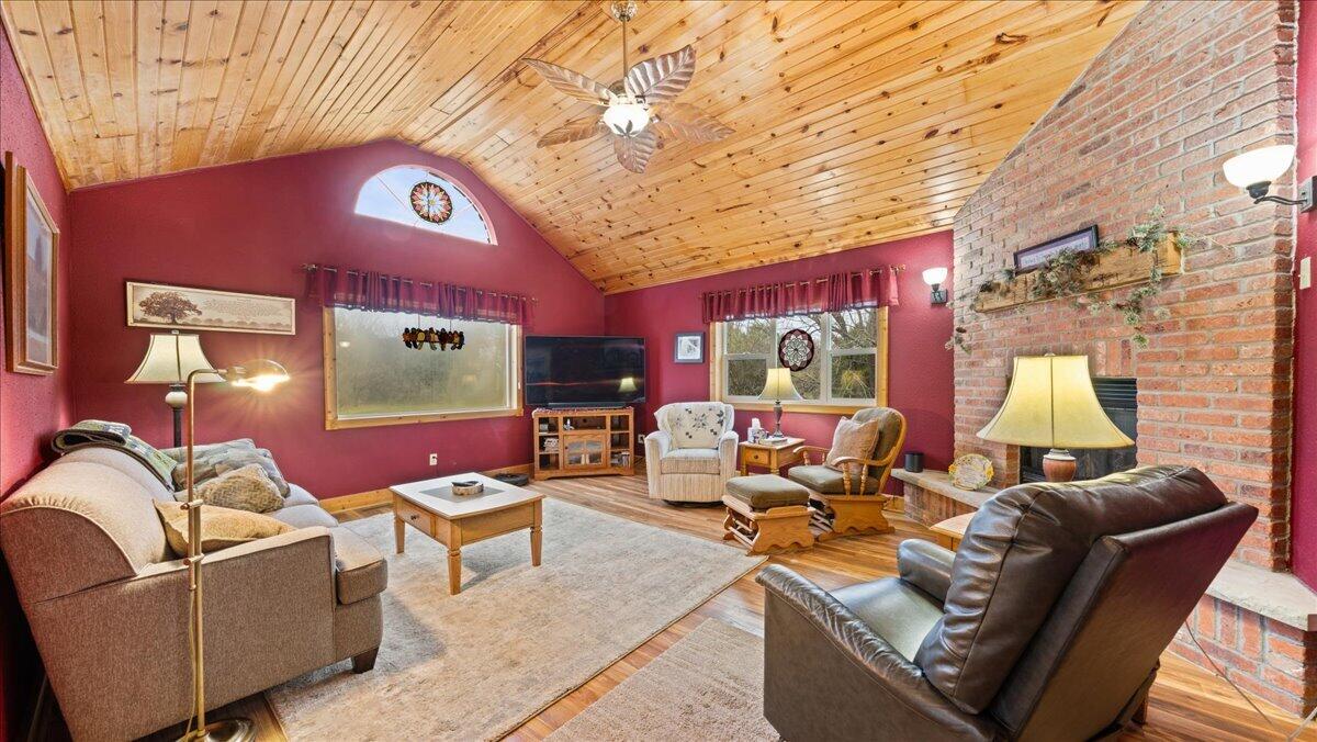 S5280 Lewison Road Viroqua, WI 54665 - Photo 14 of 49 Living Room