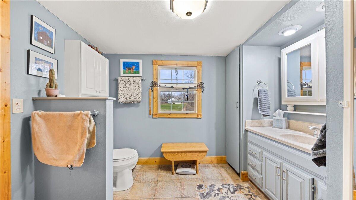 S5280 Lewison Road Viroqua, WI 54665 - Photo 24 of 49 Main full bath