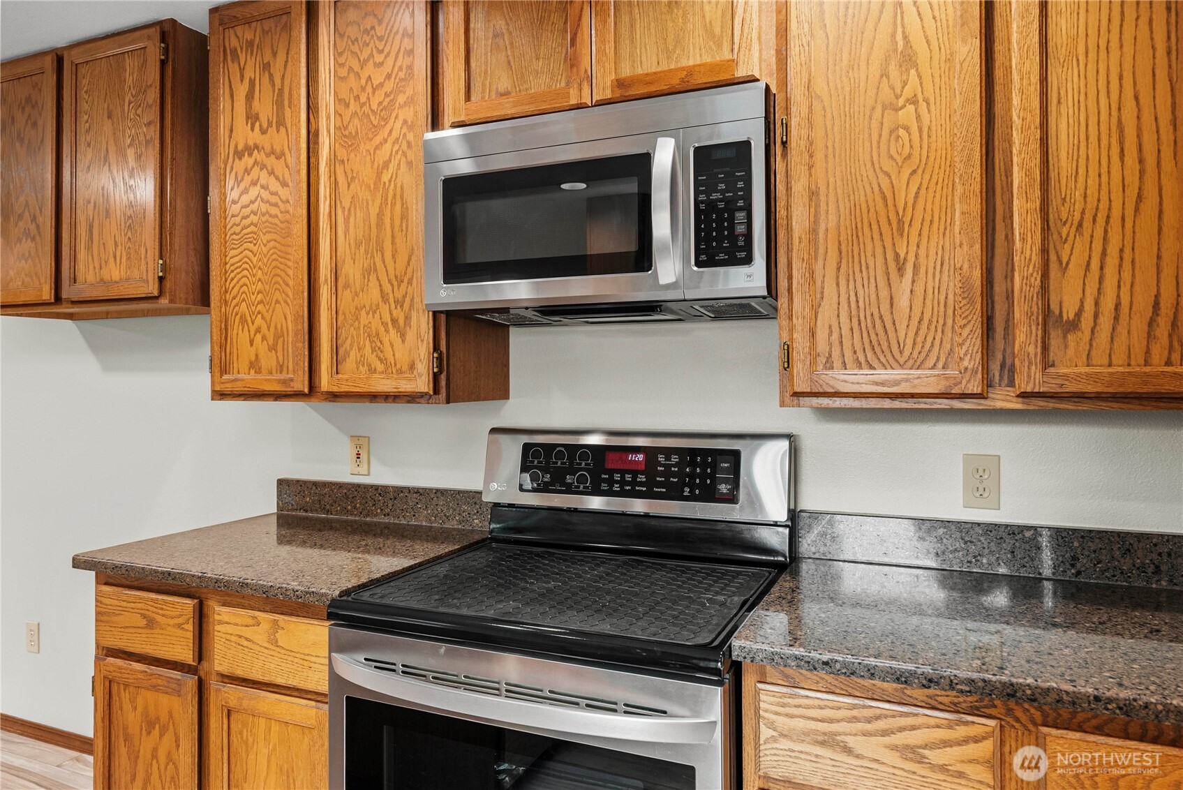 820 Monroe Avenue Northeast Renton, WA 98056 - Photo 9 of 38 Gallery Image 9
