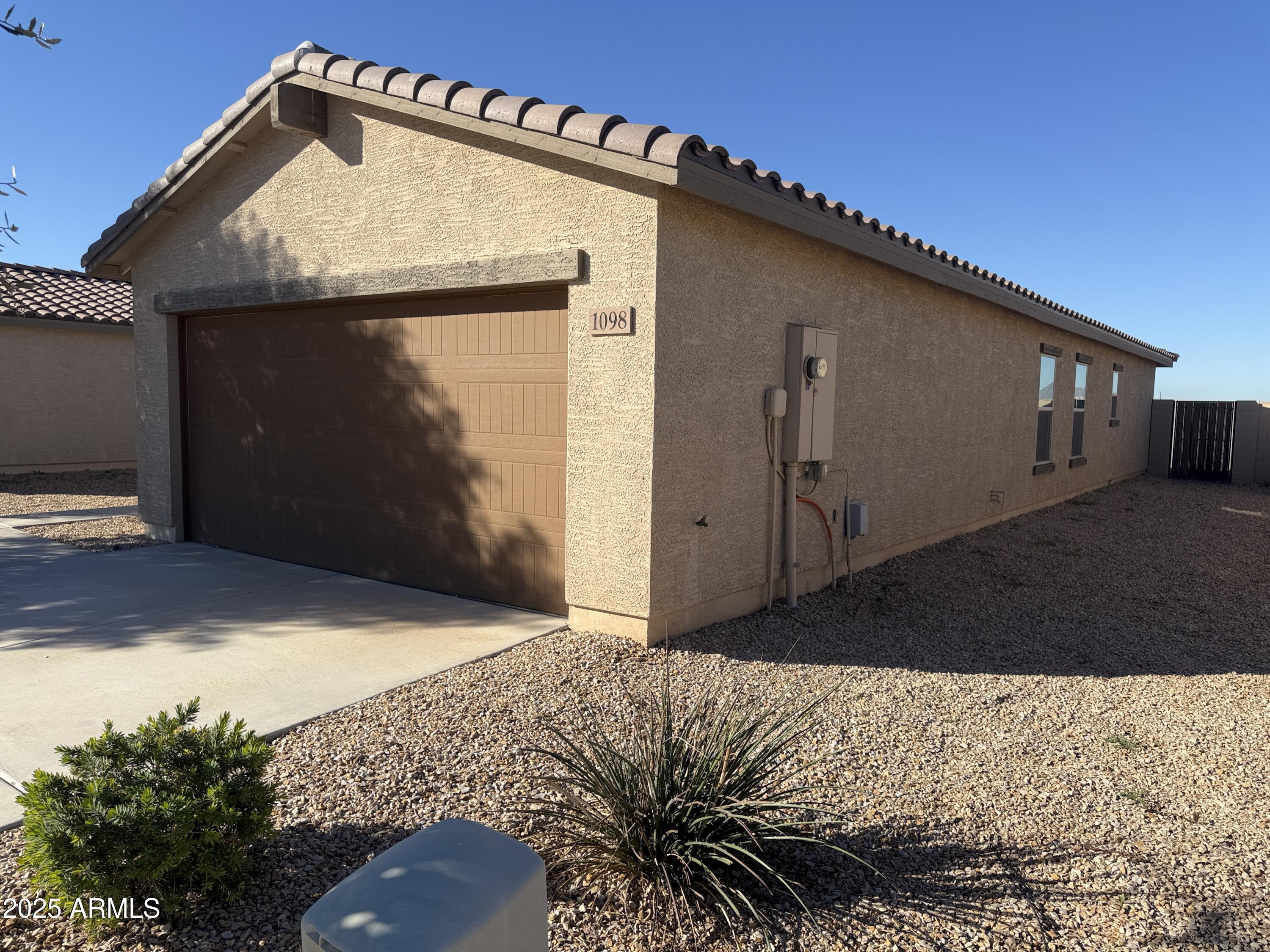 1098 South 11th Street Coolidge, AZ 85128 - Photo 4 of 20 a front view of a house