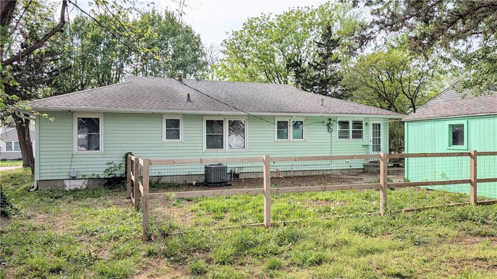 209 West Haven Road El Dorado Springs, MO 64744 - Photo 2 of 26