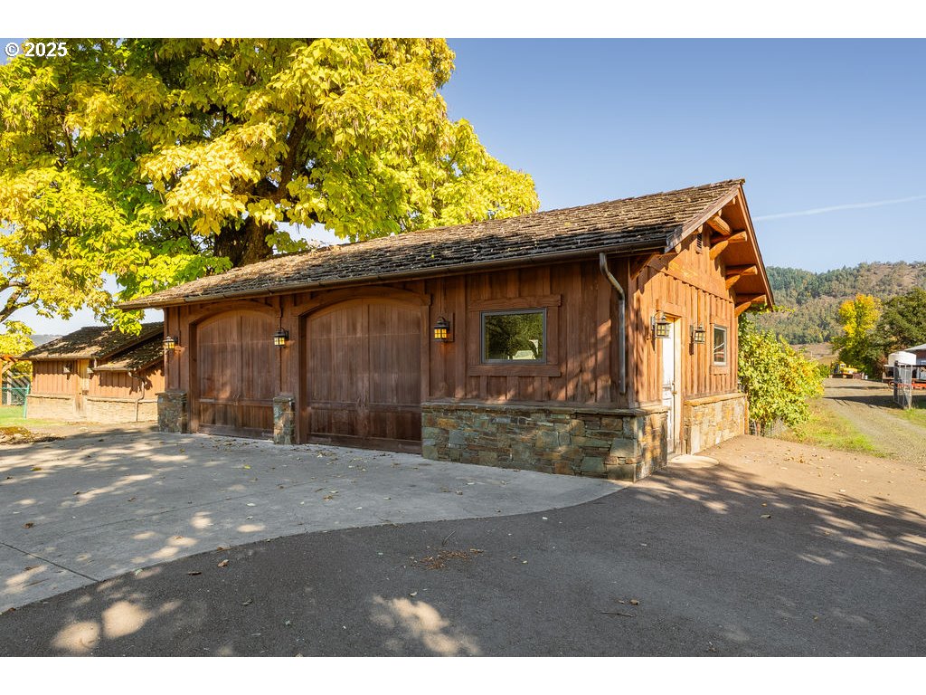 8690 Lookingglass Road Roseburg, OR 97471 - Photo 31 of 48