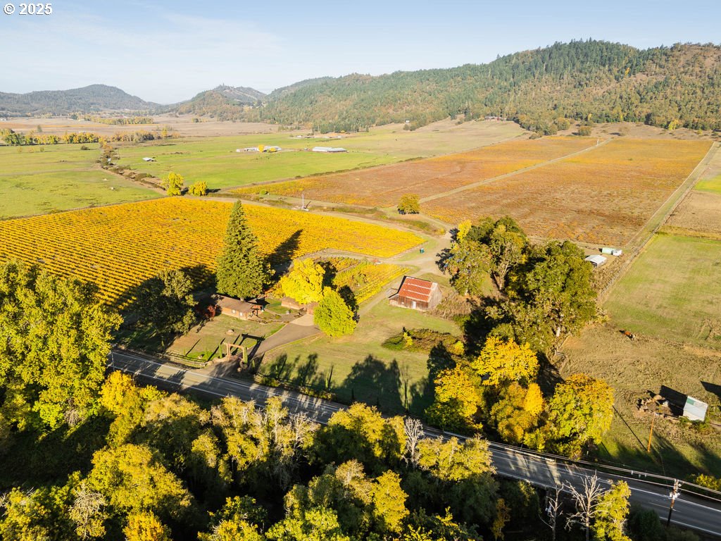 8690 Lookingglass Road Roseburg, OR 97471 - Photo 44 of 48