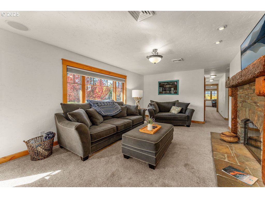 8690 Lookingglass Road Roseburg, OR 97471 - Photo 8 of 48