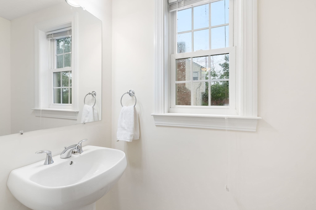 87-89 Ossipee Road, Unit 87 Newton, MA 02464 - Photo 5 of 19