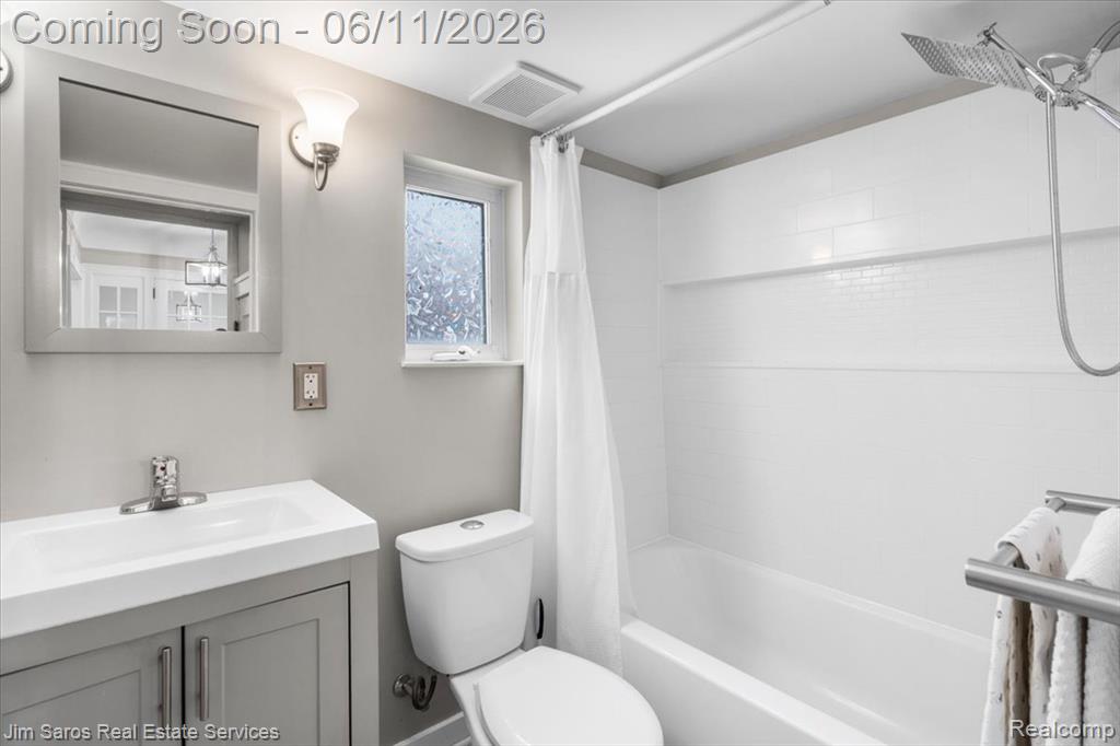 1215 Nottingham Road Grosse Pointe Park, MI 48230 - Photo 13 of 36
