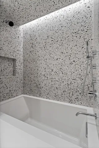 $5,995,000 | 950 North Michigan Avenue, Unit 4605, Chicago, IL 60611