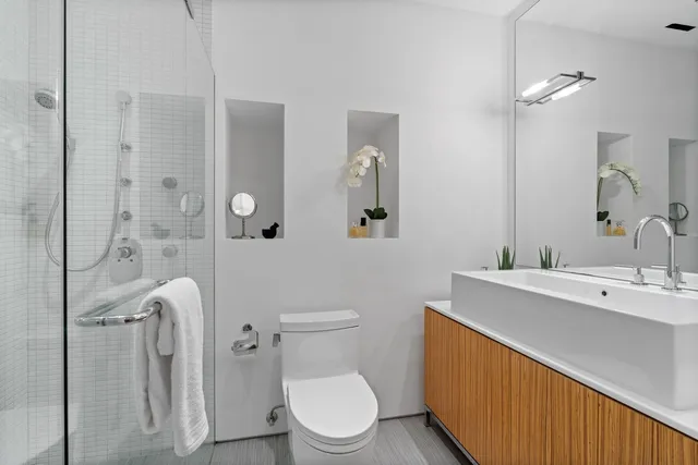 $5,995,000 | 950 North Michigan Avenue, Unit 4605, Chicago, IL 60611