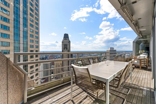 $5,995,000 | 950 North Michigan Avenue, Unit 4605, Chicago, IL 60611