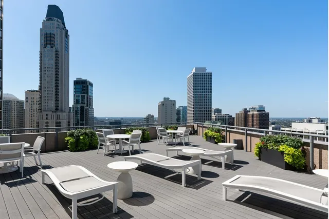 $5,995,000 | 950 North Michigan Avenue, Unit 4605, Chicago, IL 60611