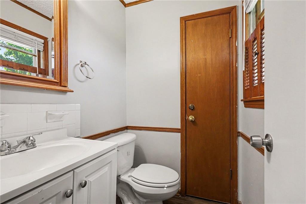 11047 Spring Valley Road Kansas City, MO 64134 - Photo 16 of 19
