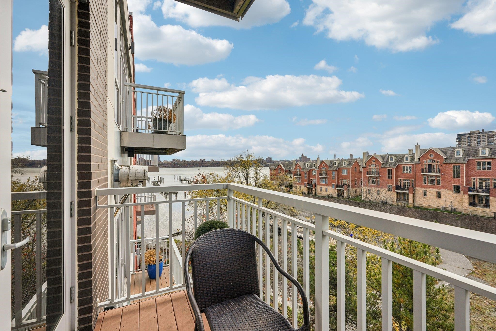 25 Vela Way, Unit 25 Edgewater, NJ 07020 - Photo 12 of 41