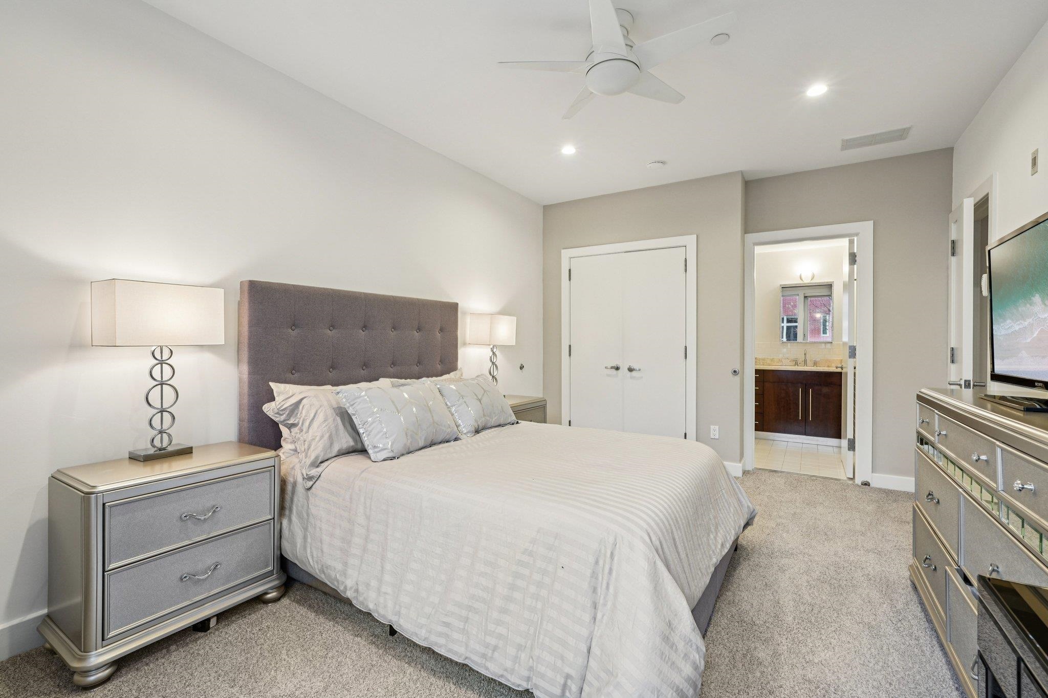 25 Vela Way, Unit 25 Edgewater, NJ 07020 - Photo 21 of 41