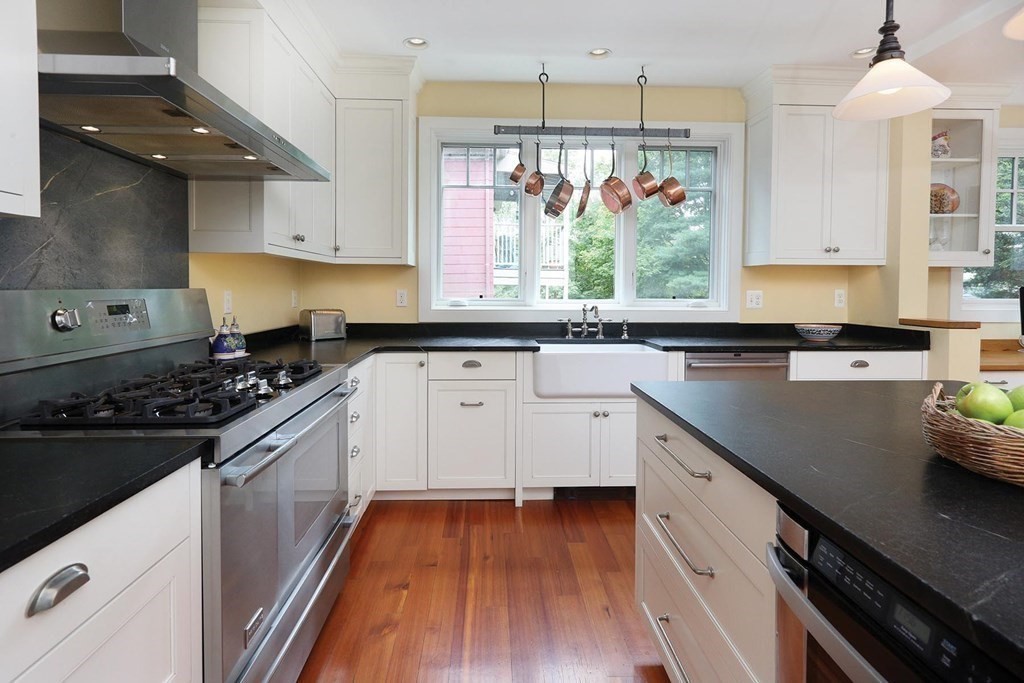 73 Naples Road Brookline, MA 02446 - Photo 11 of 23