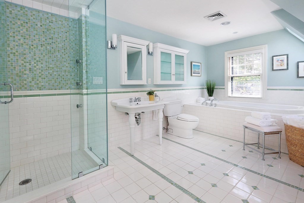 73 Naples Road Brookline, MA 02446 - Photo 20 of 23