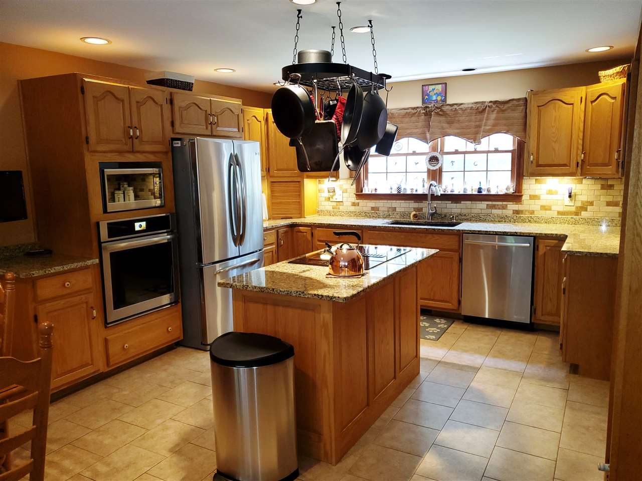 95 Mammoth Road Hooksett, NH 03106 - Photo 2 of 29