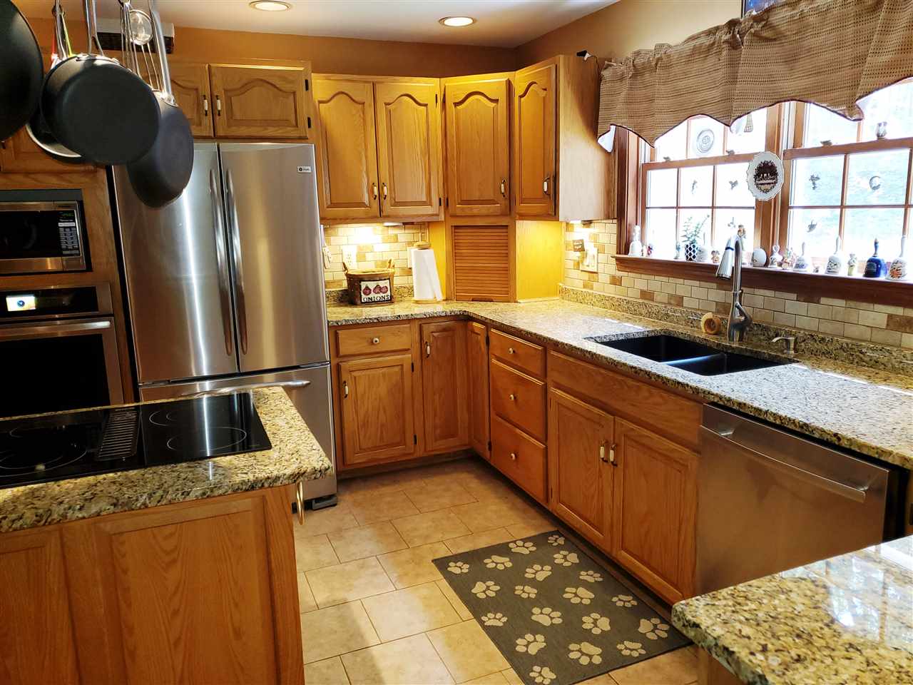 95 Mammoth Road Hooksett, NH 03106 - Photo 3 of 29