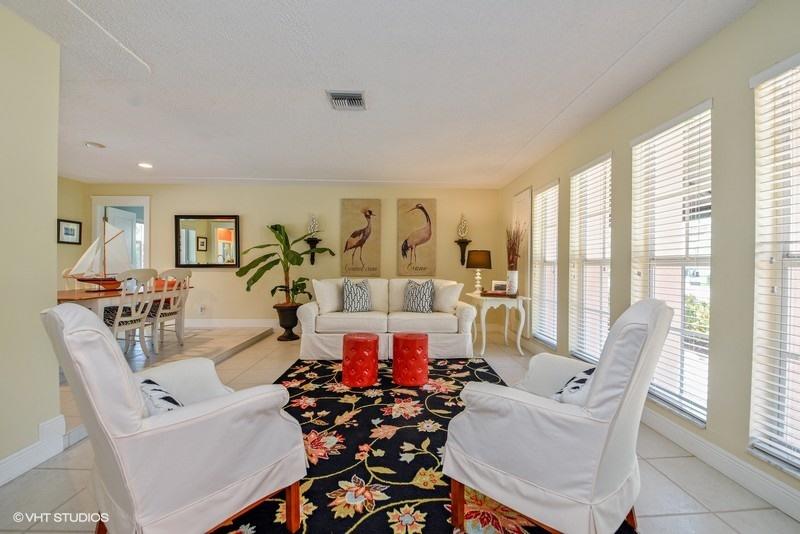 1240 Gulfstream Way Riviera Beach, FL 33404 - Photo 4 of 17 04_1240GulfstreamWay_10001_LivingRoom_Fl