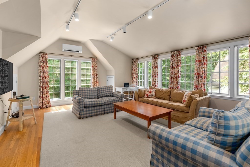 49 Round Hill Road Lincoln, MA 01773 - Photo 13 of 39 Gallery Image 13